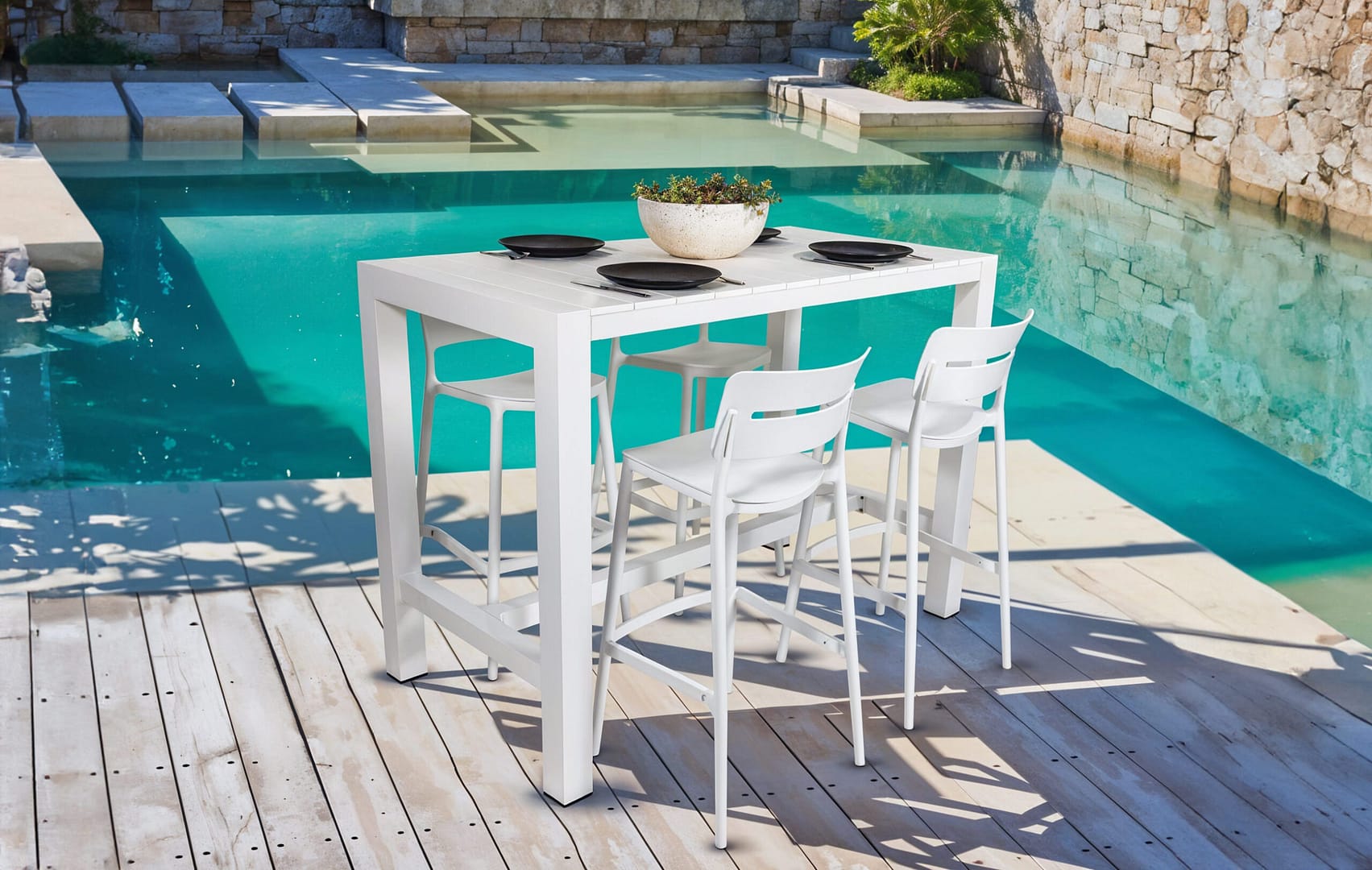 The pros and cons of bar stools with or without backs